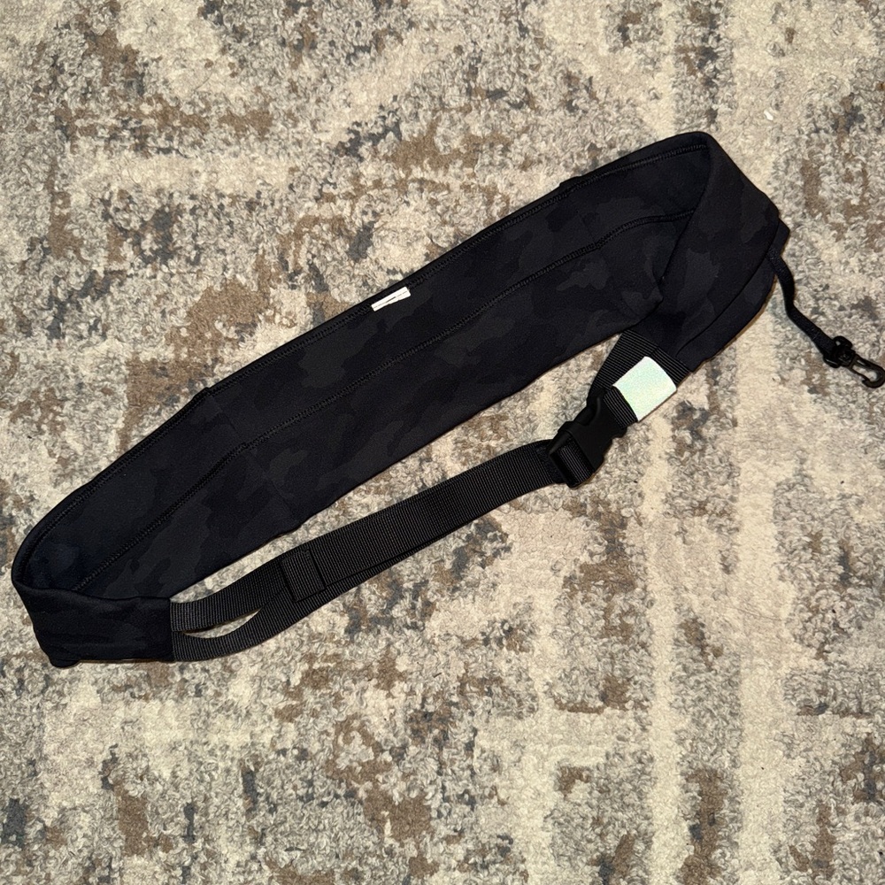 Lululemon Women’s Fast and Free Running Belt S/M Camouflage